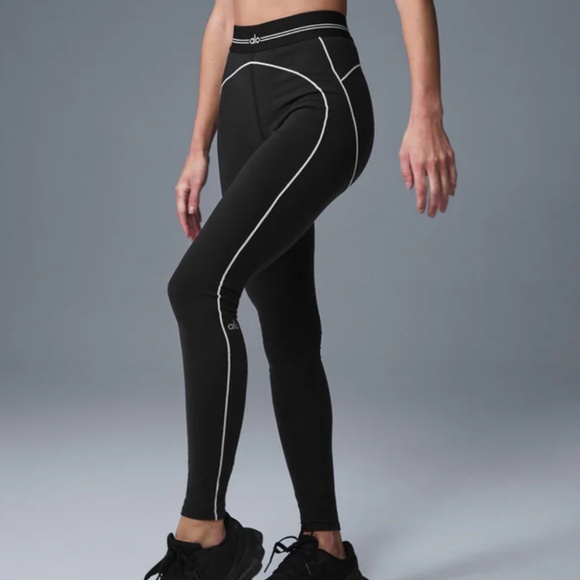 Alo Airbrush High-Waist Heart Throb Legging - Picture 2 of 4